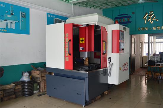 依速力高速模具雕銑機870 依速力高速模具雕銑機870