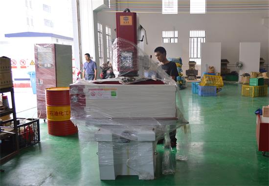 依速力電火花加工機(jī)