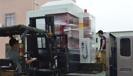 模具雕銑機(jī)870裝車圖