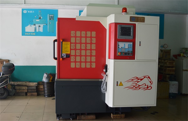 650雕銑機(jī) 650雕銑機(jī)